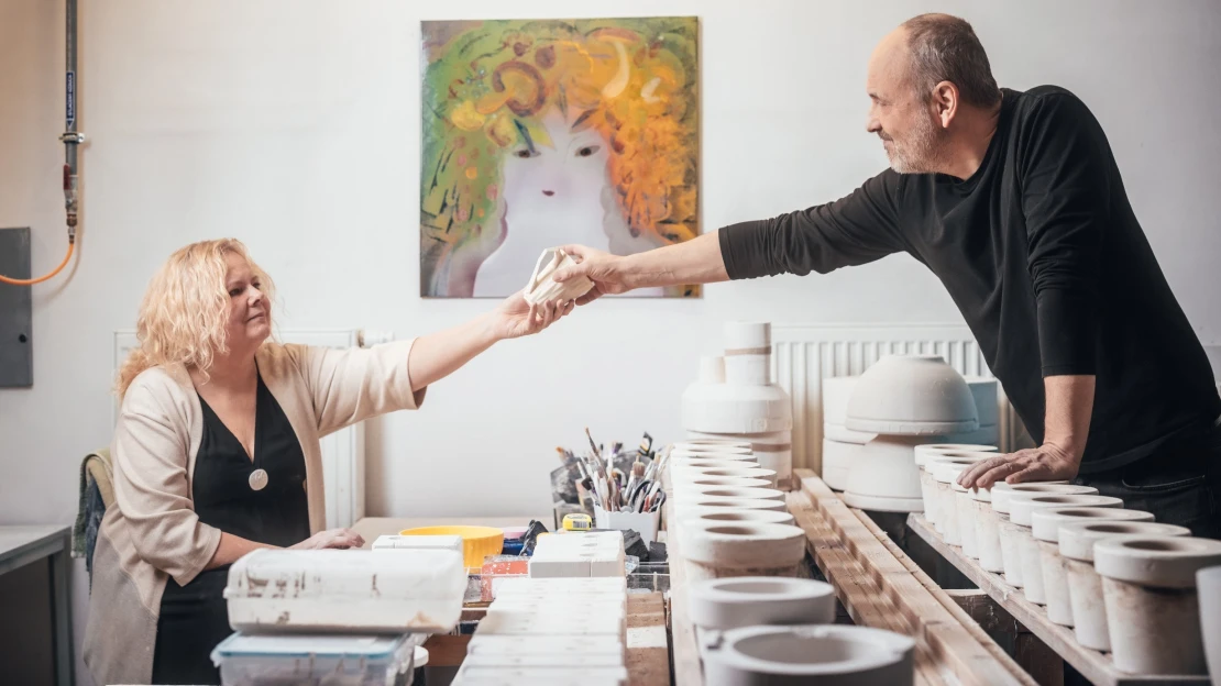 Křehká krása porcelánu z nejmenší manufaktury v zemi. Možná ho máte doma