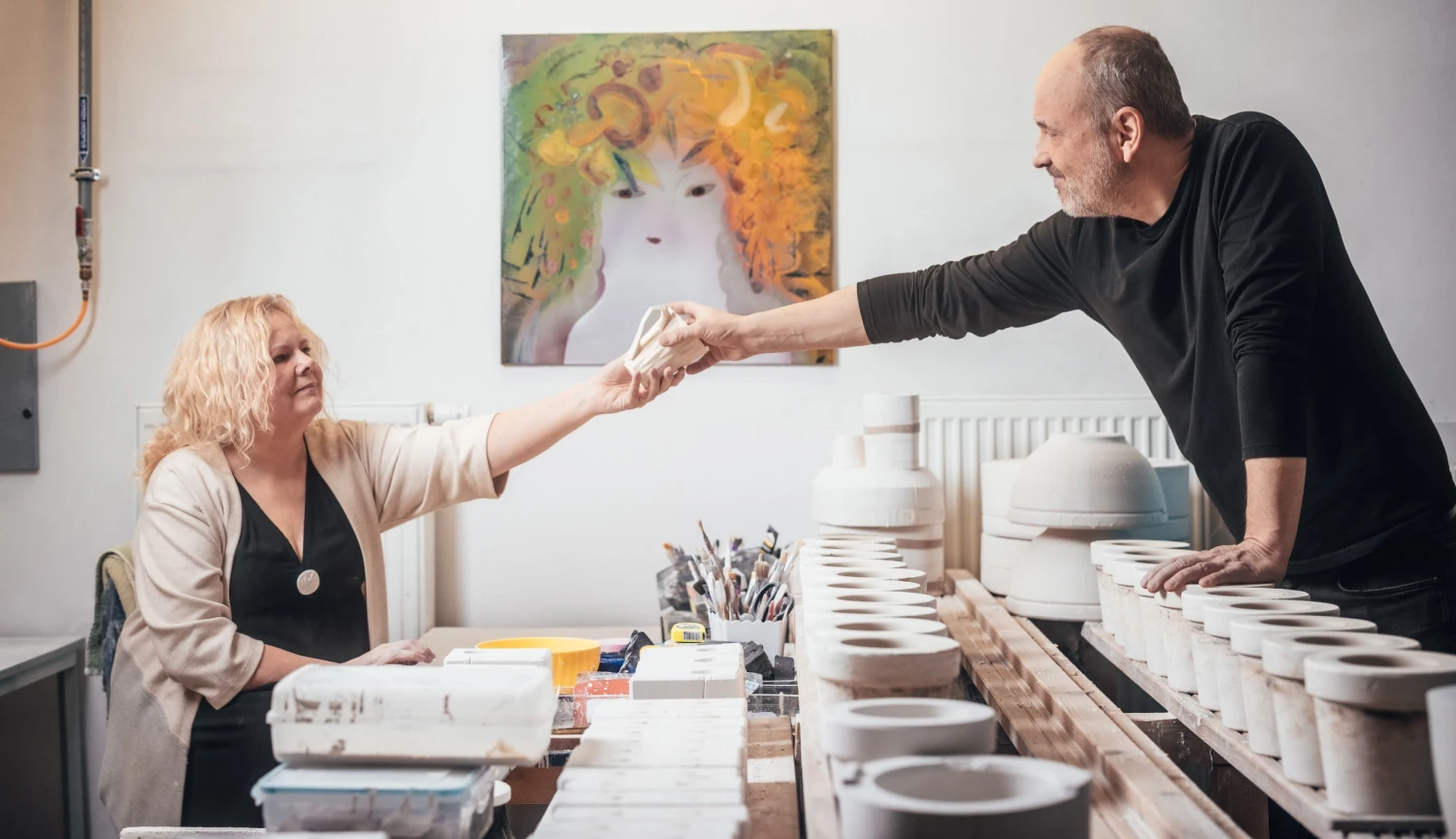 Křehká krása porcelánu z nejmenší manufaktury v zemi. Možná ho máte doma