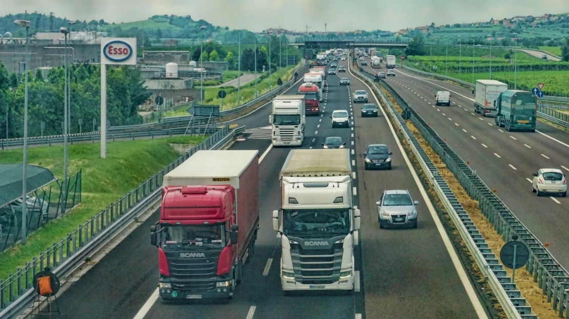 Dobrá zpráva do nové motoristické sezony. Ceny nafty i&nbsp;benzinu prudce klesají
