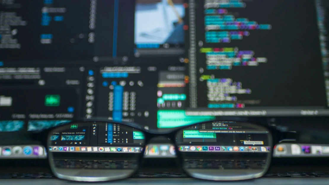 Přesná trefa. Proč se z kdysi elitních hackerských útoků stává běžnější hrozba?