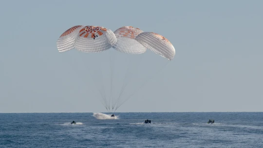 Crew-9 zpátky na Zemi. Dvojice uvízlých astronautů na ISS strávila devět měsíců