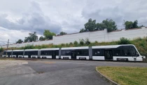 Jako dva plejtváci obrovští. Škoda vyrobila nejdelší tramvaj světa, míří do Německa