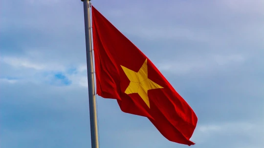Vietnam ustupuje Spojeným státům. Sníží cla na americký dovoz a&nbsp;schválil Muskův Starlink
