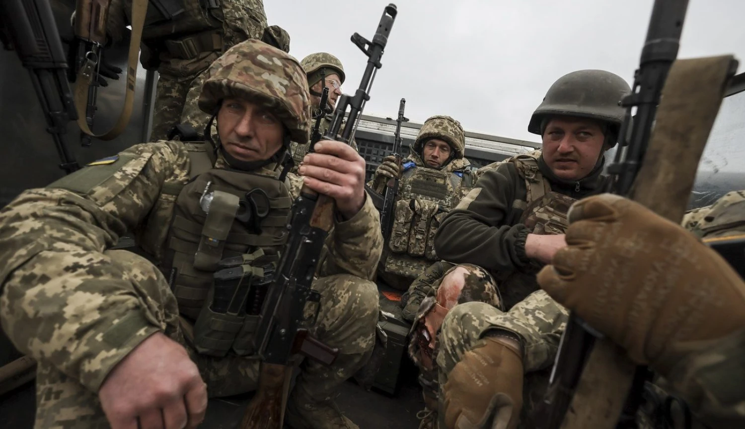 Týden na Ukrajině: Havlíček připustil konec muniční iniciativy, boj o&nbsp;Pokrovsk pokračuje