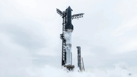 Úřady šetří explozi rakety SpaceX u obydlené oblasti. Mezitím vybuchla další