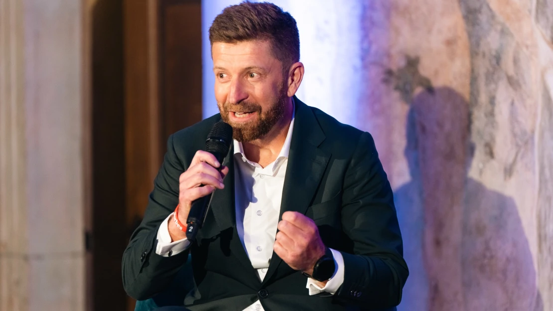 Blíží se svět, kterému budou vládnout ženy, říká Vondráček z Actum Digital