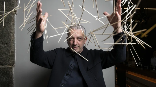 Třicet let Bugsy’s Baru a tisíce tapas denně. Jak šlape pestrý byznys Václava Vojíře?