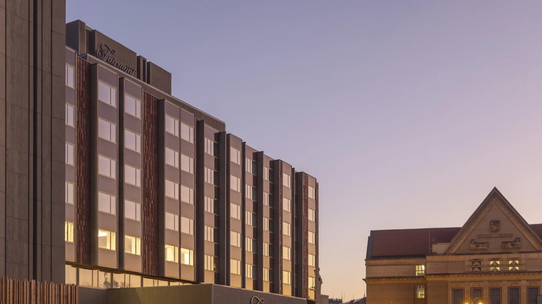 Do hotelu Fairmont Golden Prague mohou první hosté. Další části budovy budou ještě přibývat