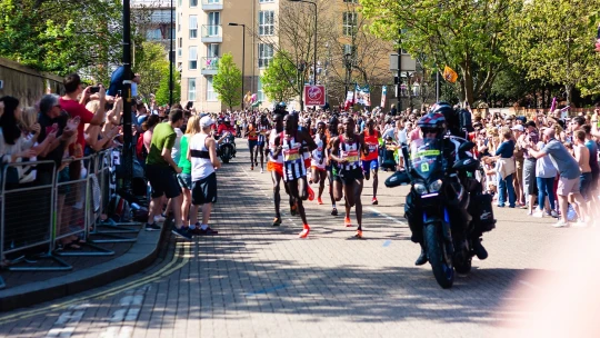 Maraton pod dvě hodiny je realita. Sawe jako první překonal bájnou hranici