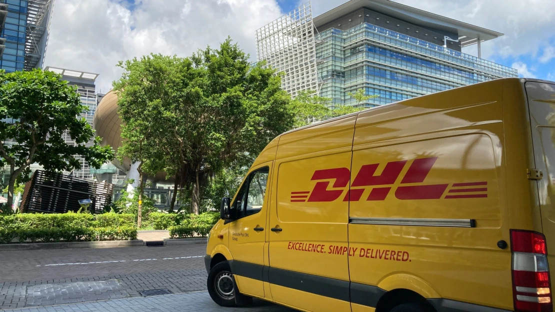 DHL pozastavila zásilky do USA nad osm set dolarů. Na vině jsou Trumpova cla