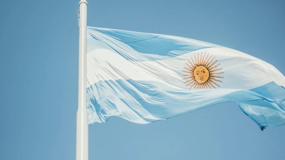 Argentina si zajistila 32 miliard dolarů od MMF a Světové banky. Země uvolní kurz pesa