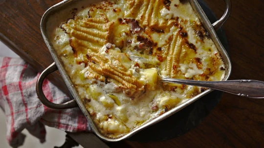 Toto jsou opravdové francouzské brambory. Do tartiflette nešetřete sýrem ani slaninou
