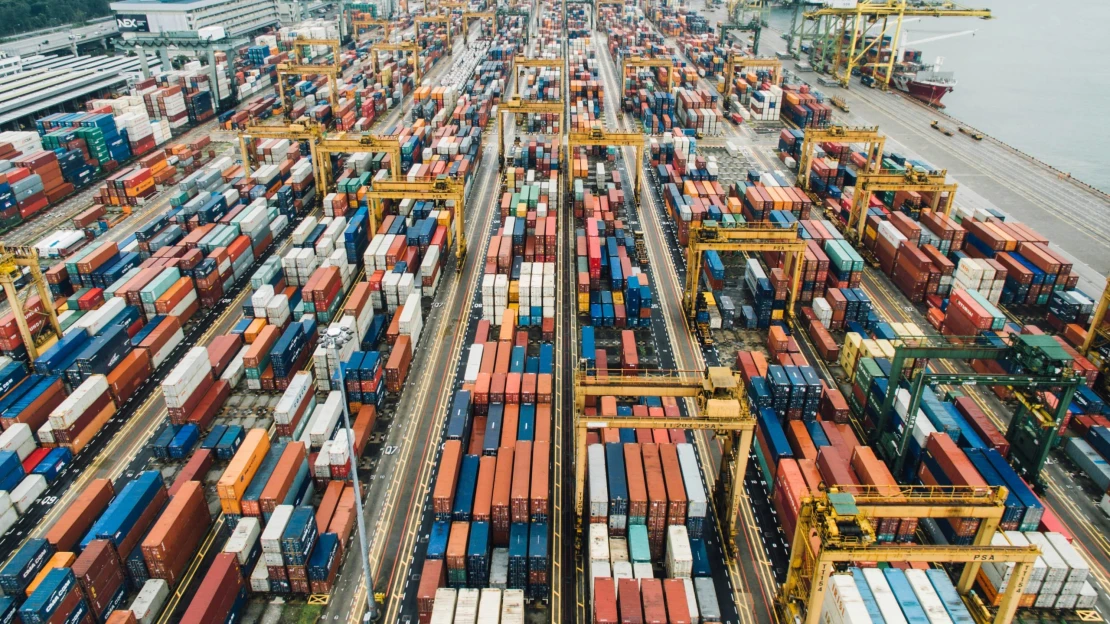 Čínský export do USA bude klesat. Celní hry změní obchodní plánování