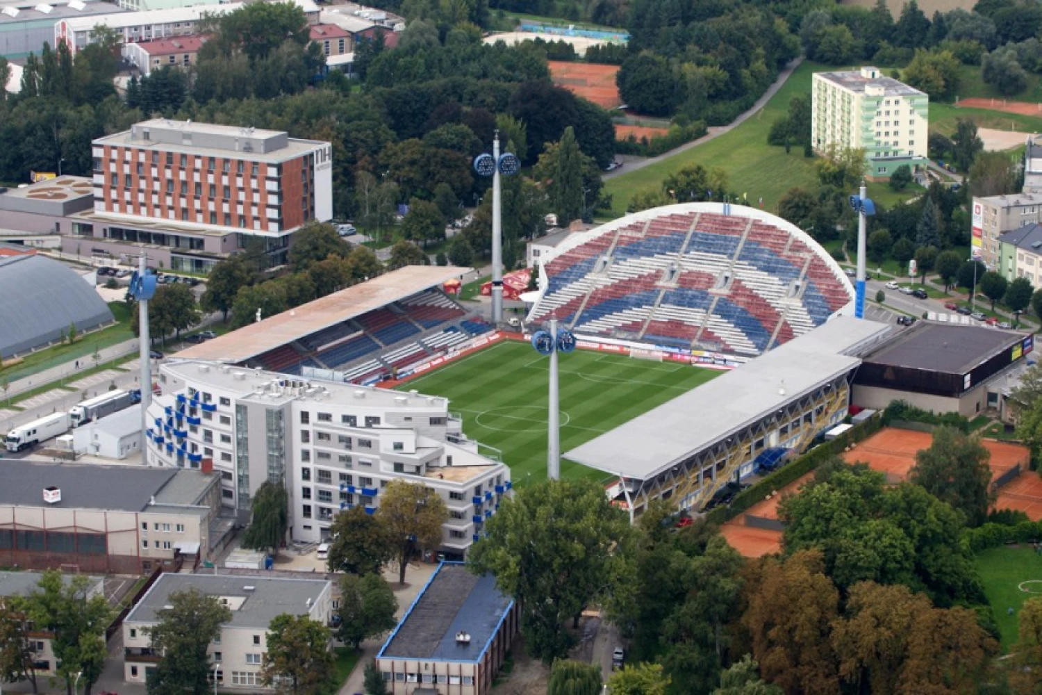 Další příchod miliardáře do fotbalu se nekoná. Karel Pražák dává ruce pryč od Sigmy Olomouc