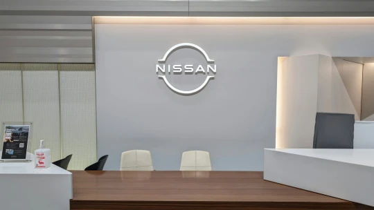 Nissan čelí finanční krizi. Automobilka žádá dodavatele o&nbsp;odklad plateb
