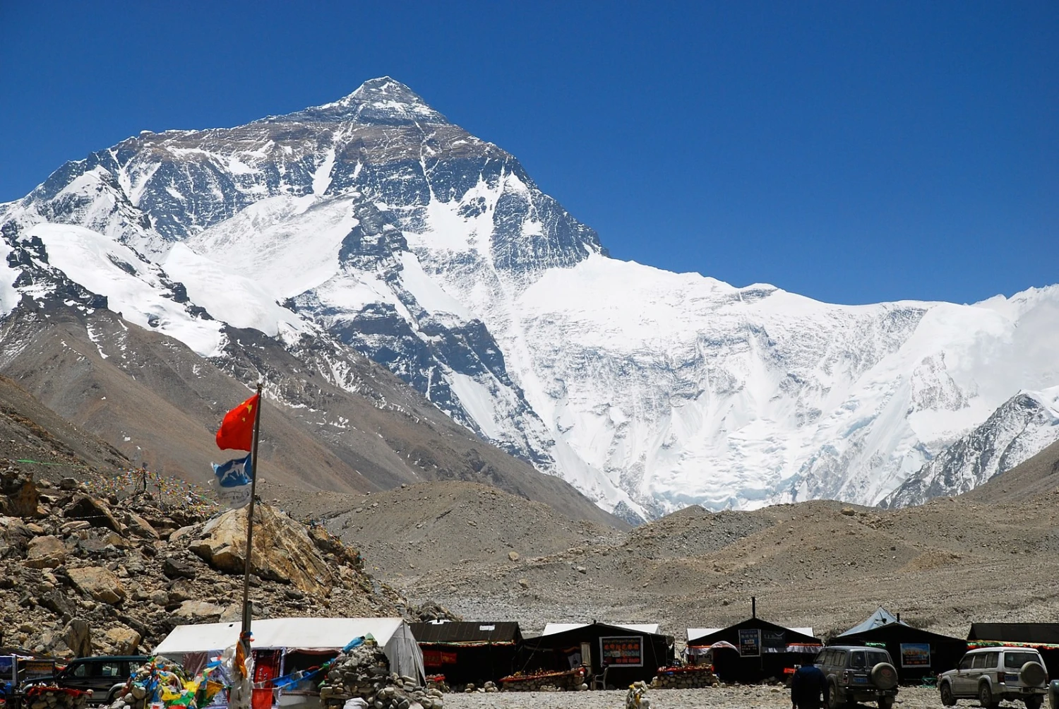 Mount Everest bez front? Nepál plánuje zpřísnit podmínky pro získání povolení
