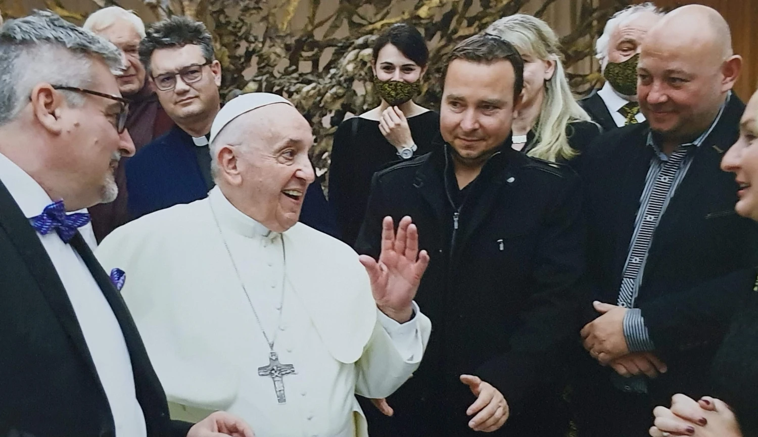 Úplně jsem zkoprněl, vzpomíná majitel sklárny na setkání s papežem Františkem