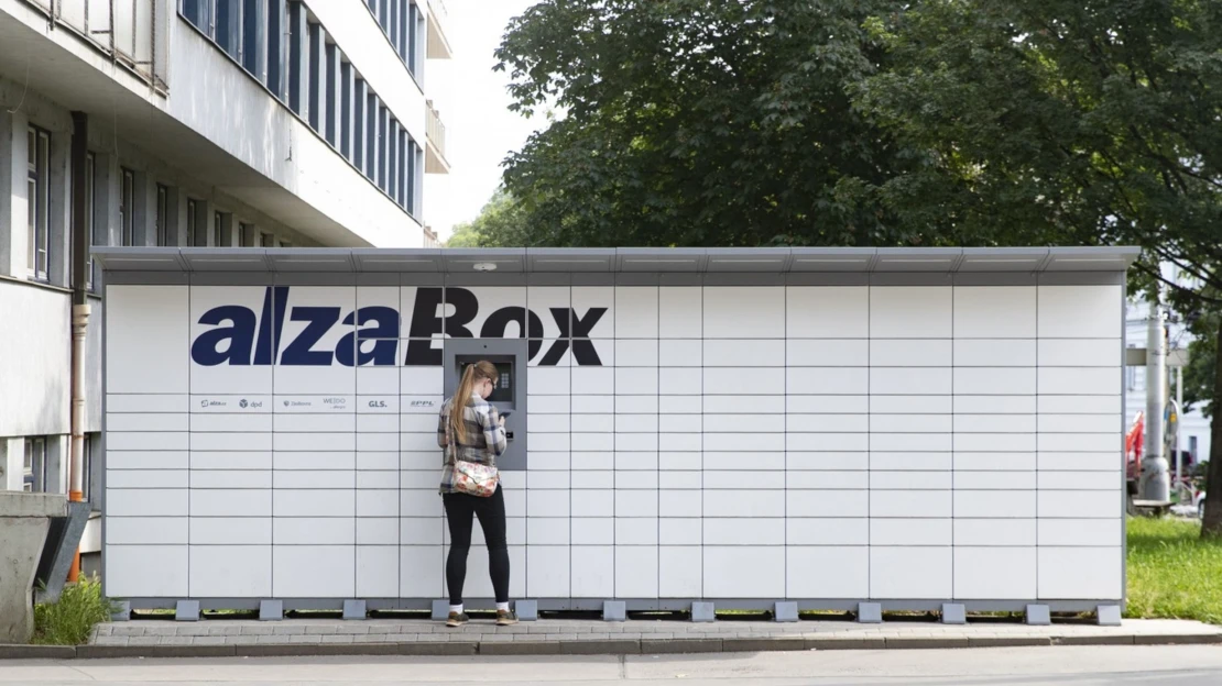 Poslat balíček z Alzaboxu do Alzaboxu? Alza údajně vyzve na souboj Zásilkovnu