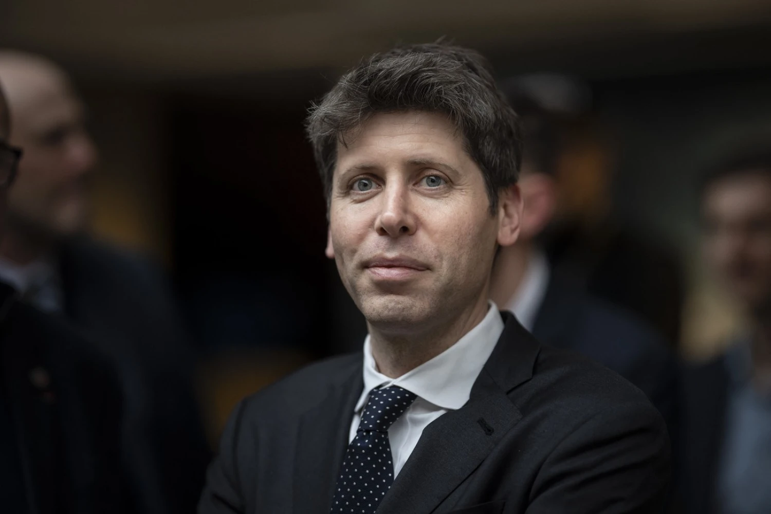 Sam Altman zakládá Merge Labs. Cílem jeho nového startupu je propojit lidský mozek s počítačem