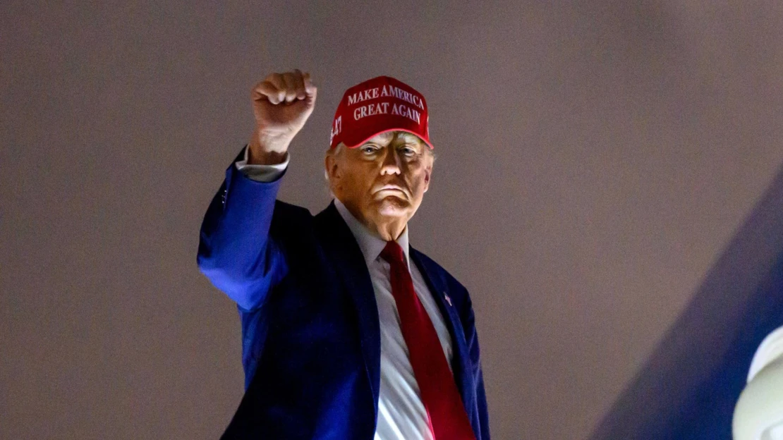 Prezidentský plat jako přivýdělek. Trump vydělává stovky milionů dolarů jinde