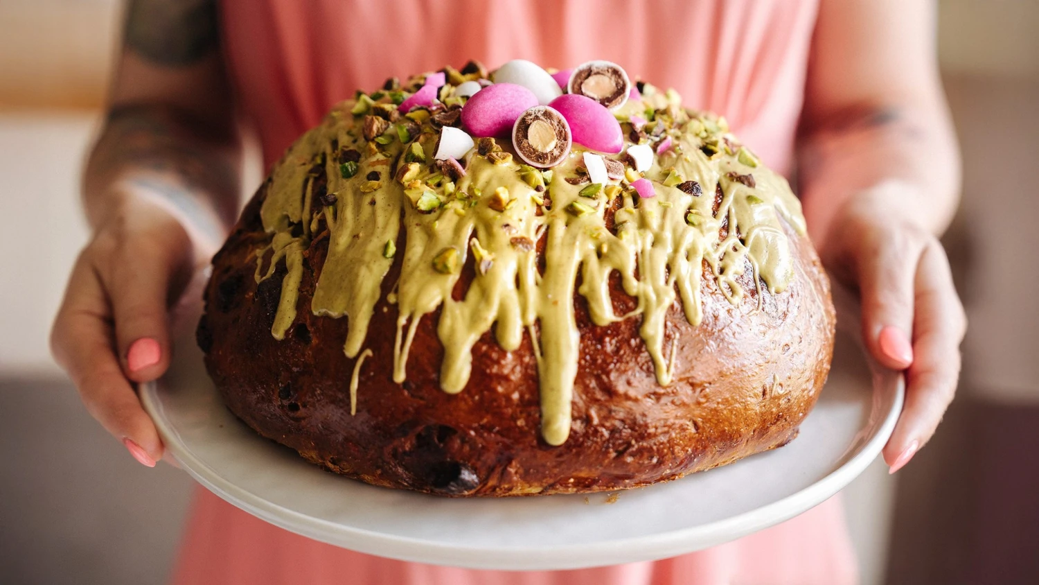 Zelený čtvrtek, zelený mazanec. S&nbsp;pistáciemi, bílou čokoládou a&nbsp;kardamomem je neskutečný