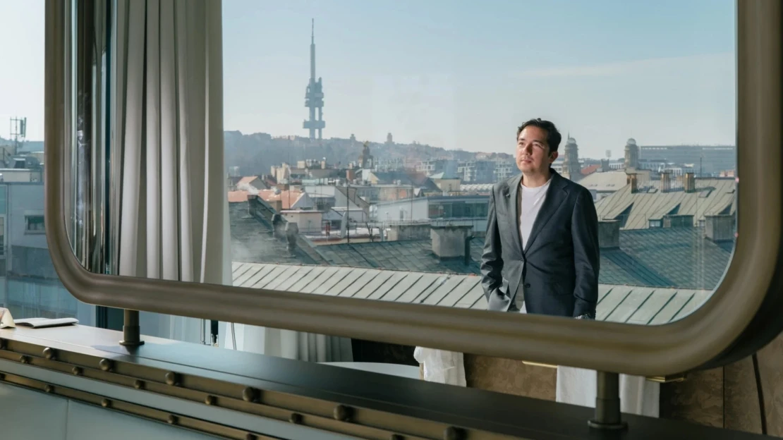 Gumídci a pozornost detektiva. Seznamte se s&nbsp;architektem luxusu hotelu W Prague