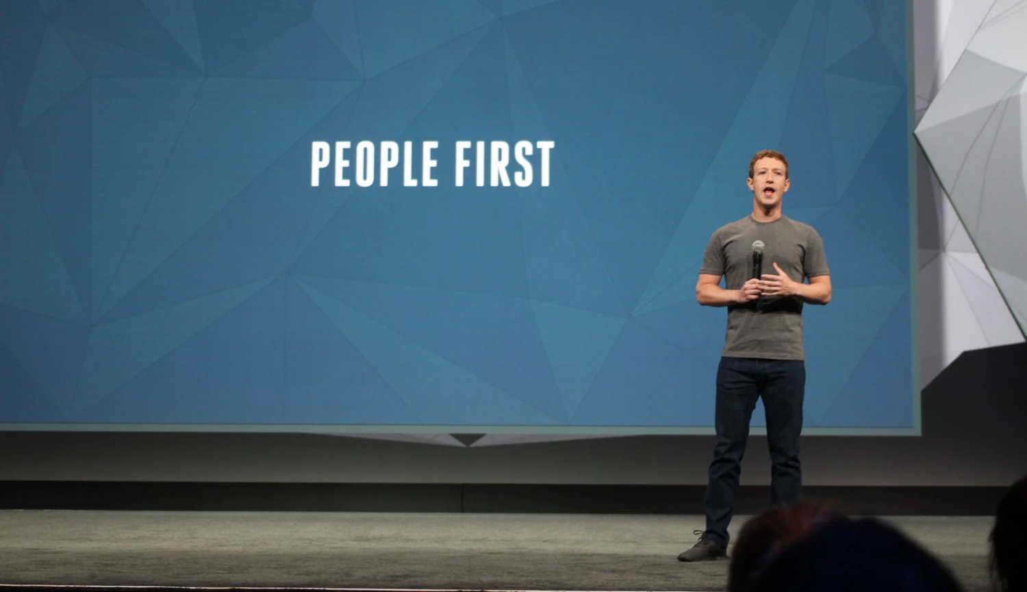 Změnili si jméno a přišlo o 80 miliard dolarů. Zuckerberg teď s Metaverse končí