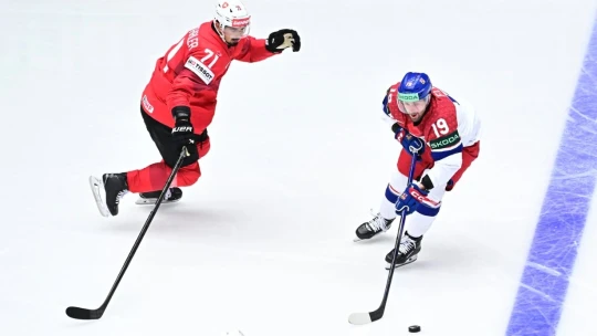 Češi letos vsadili na hokejový šampionát přes 2,5 miliardy korun. Zájem ale podle sázkovek opadne