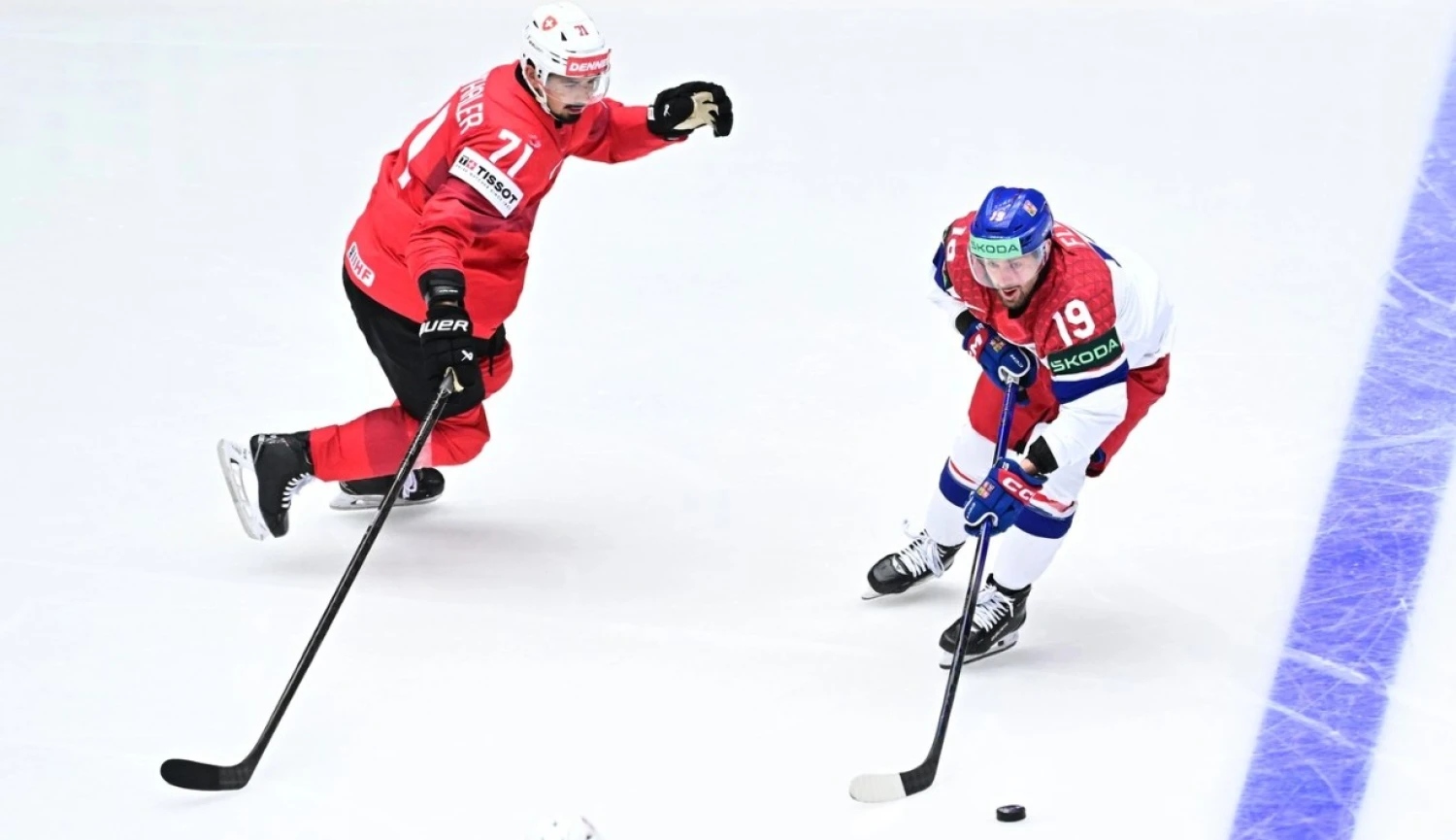 Češi letos vsadili na hokejový šampionát přes 2,5 miliardy korun. Zájem ale podle sázkovek opadne