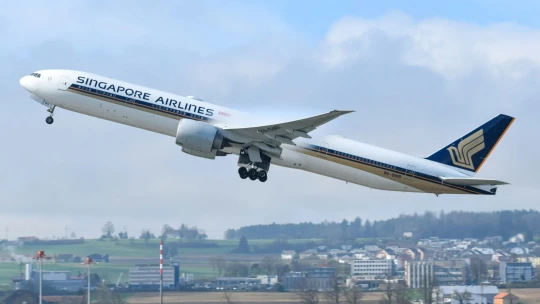 Bonus osm měsíčních platů? Pošlete životopis do této letecké společnosti