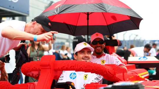 Piloti F1 usedli do unikátních formulí z lega. Všechny vznikly v Česku