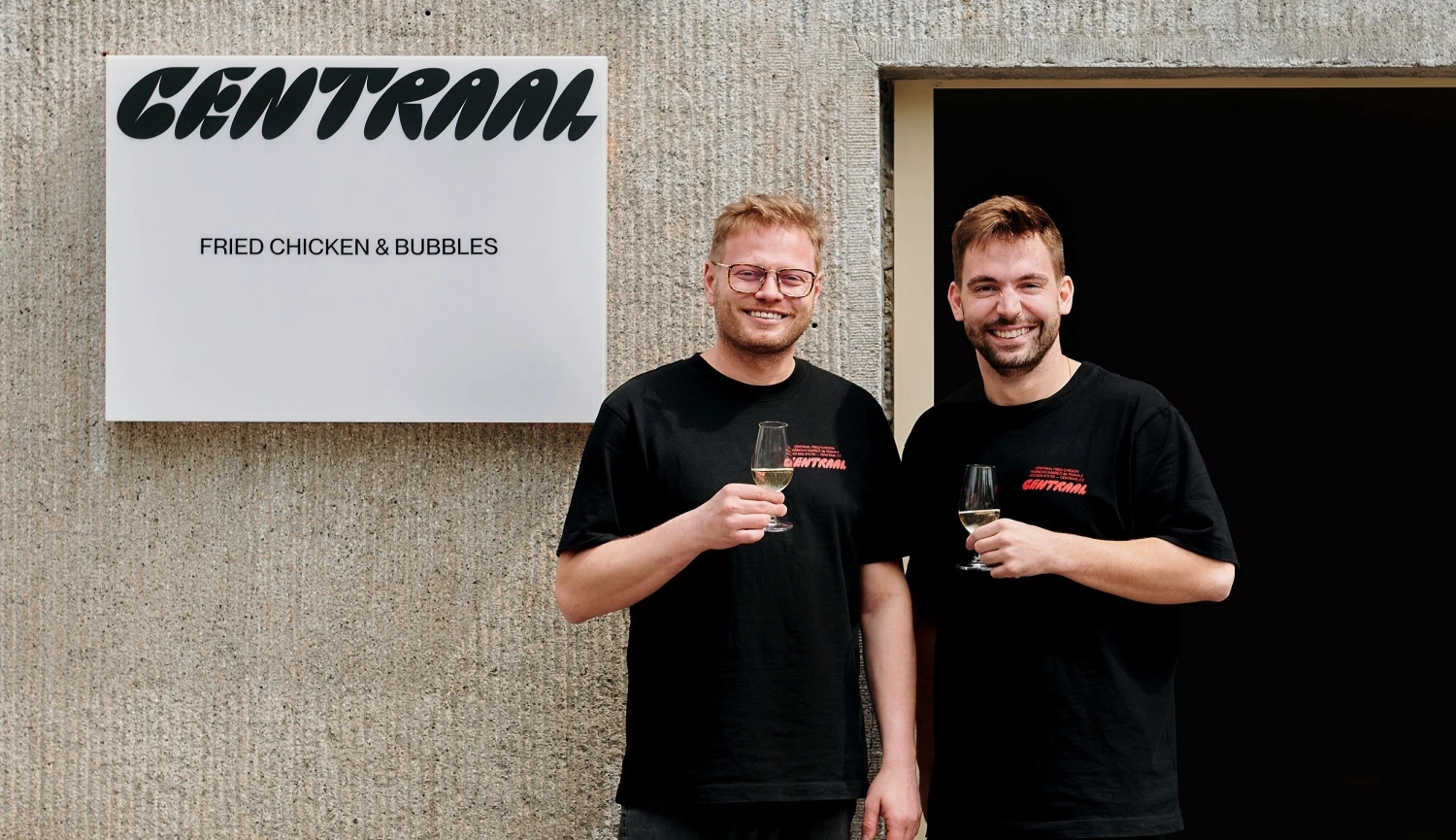 Smažené kuře a bublinky. Do nového bistra se chodí najíst i šéfkuchaři