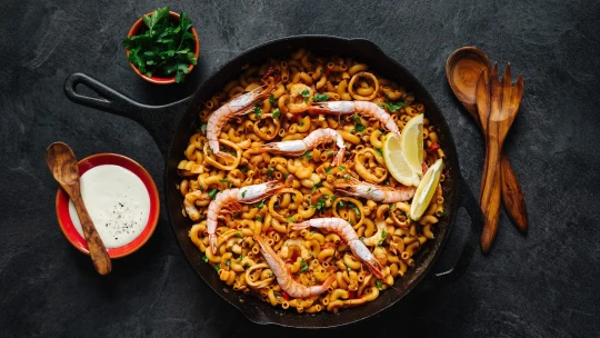 Paella bez rýže. Ochutnejte katalánské léto s fideuá de marisco