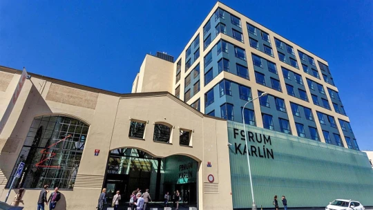 Forum Karlín je na prodej. Spolu s&nbsp;kancelářskými budovami a&nbsp;hotelem vyjde na pět miliard