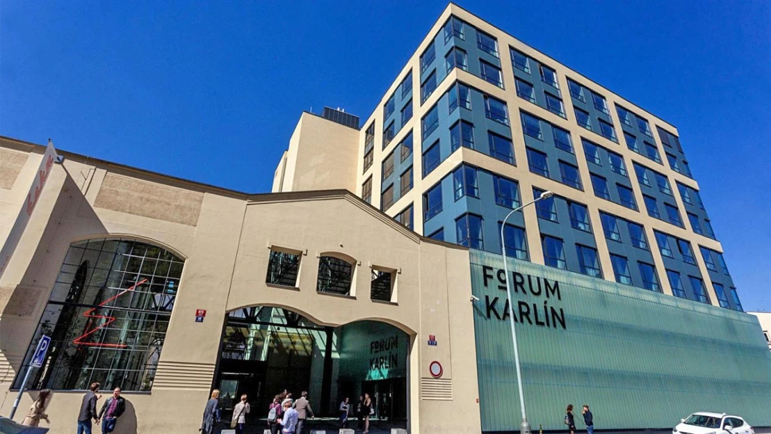 Forum Karlín je na prodej. Spolu s&nbsp;kancelářskými budovami a&nbsp;hotelem vyjde na pět miliard