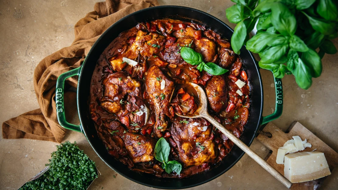 Italské kuře cacciatore. Zaslouží si pomalý večer a dobré víno