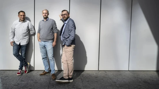 Účes stále drží. Bezvavlasy spolkly stejně velkou firmu a zahájily evropskou zteč