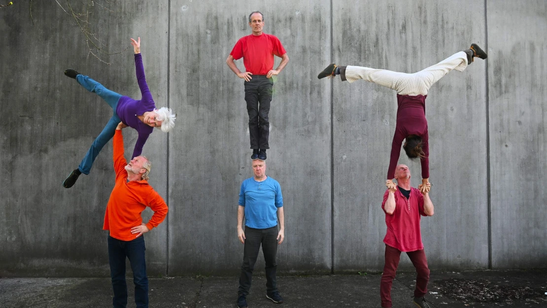 Akrobaté boří tabu stáří. Na jevišti dokazují, co ještě zvládnou jejich těla