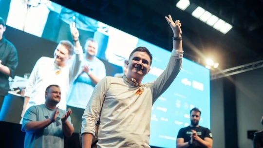 Kávu dřív nepil, teď je z něj nejlepší český barista. A míří na mistrovství světa
