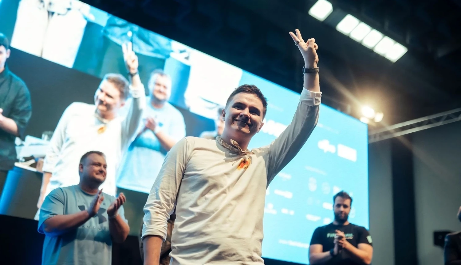 Kávu dřív nepil, teď je z něj nejlepší český barista. A míří na mistrovství světa