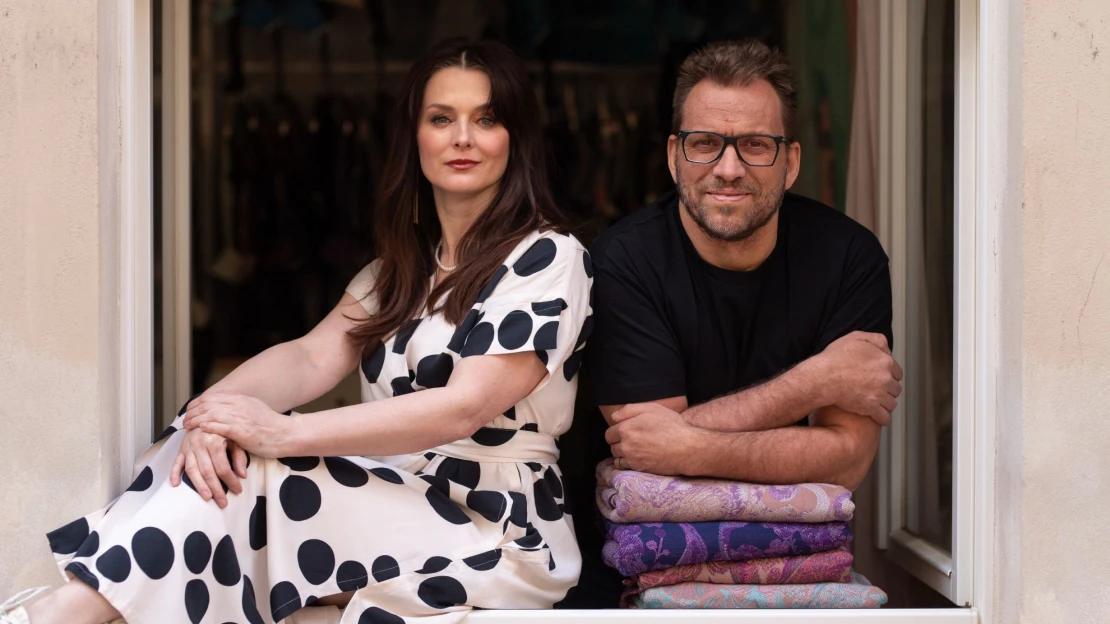 Kdysi ji s nosítkem vyhodili z autobusu. Dnes je Vatanai prodávají do celého světa