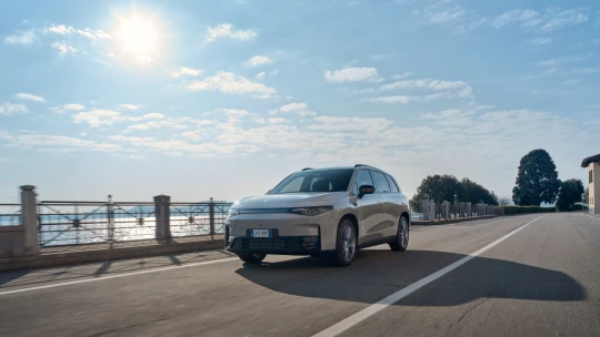 Na český trh vstupuje jeden z největších čínských výrobců elektromobilů. Auta LeapMotor bude dovážet skupina Emil Frey