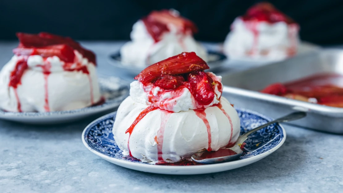 Sněhový základ & kyselý twist. Mini Pavlova s rebarborou