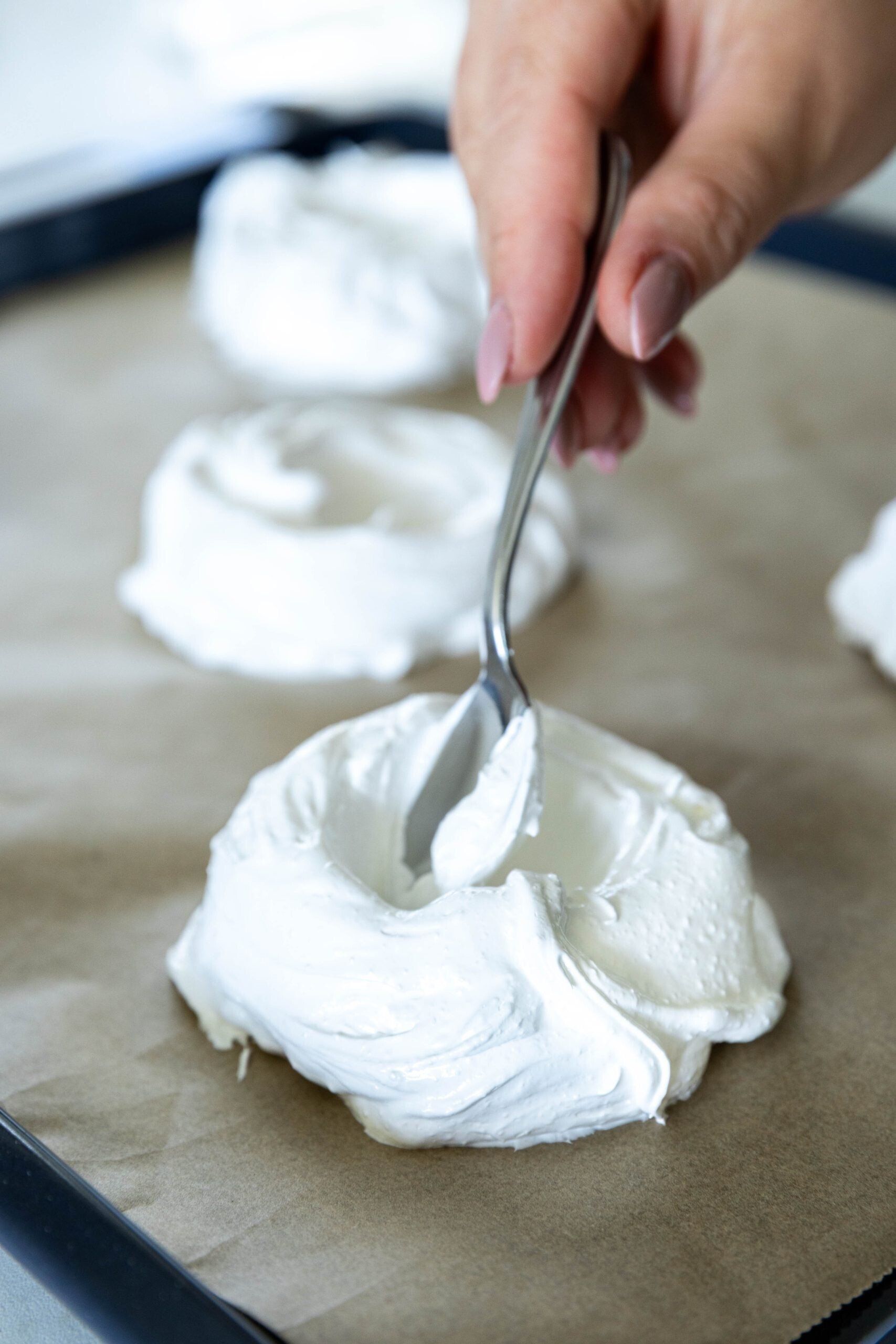 Sněhový základ & kyselý twist. Mini Pavlova s rebarborou