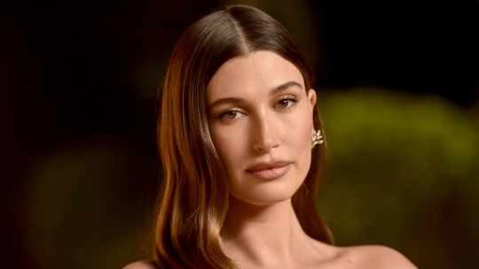 Deal za miliardu dolarů. Hailey Bieber prodala svou značku Rhode