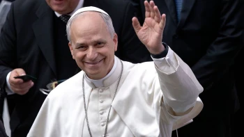 Kritizuje Trumpa a je proti svěcení žen. Co víme o novém papeži Lvu XIV.?