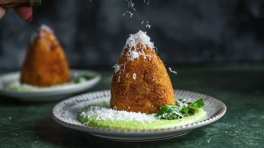 Svěží upgrade. Arancini s prosciuttem, sýrem a chřestem