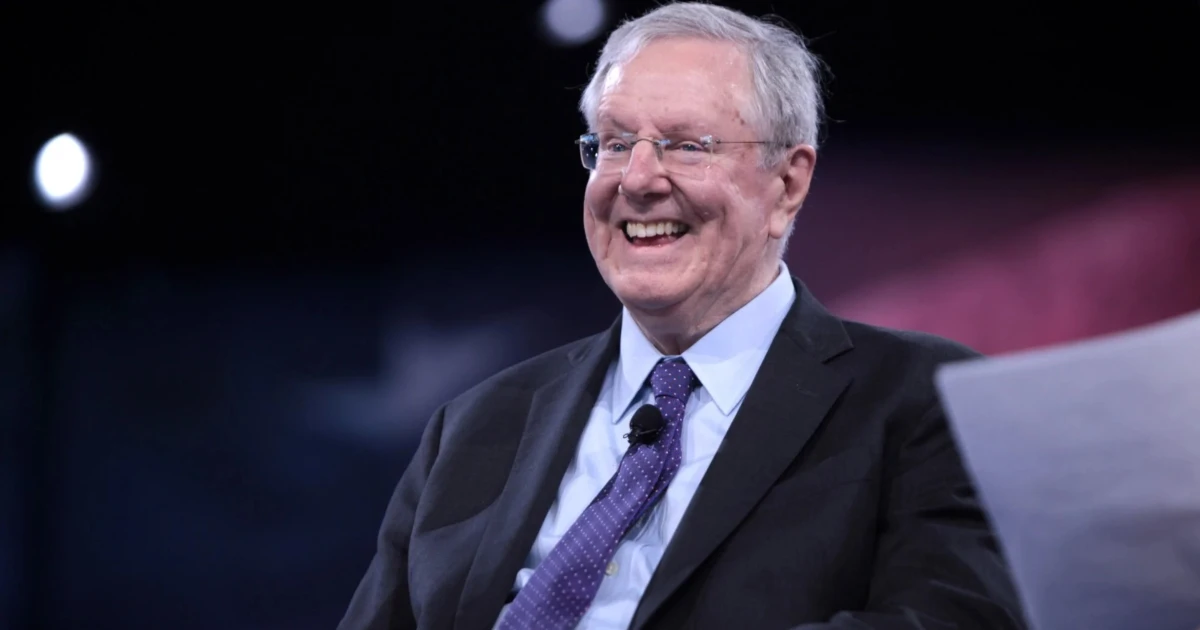Trump by měl být na Čínu tvrdý. A posílat víc zbraní Ukrajině, říká Steve Forbes
