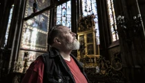 Tohle je zázrak! O vitráže katedrály svatého Víta pečuje pražská firma už 90 let