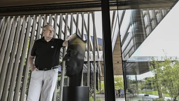 Unikátní diamanty, úchvatné sochy. Miliardář Beran nechává vyniknout české umělce